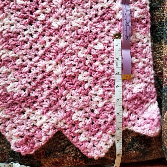 Crochet, lace pattern, scallope edge, pink afghan/throw/wrap/blanket, handmade - Picture 3 of 7
